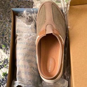 Brand new!! Women’s Size 7 Easy Spirit slip on. Color listed as Light Natural,